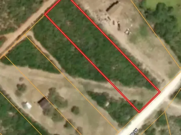 208 Mockingbird Ln, Orange Grove, TX 78372