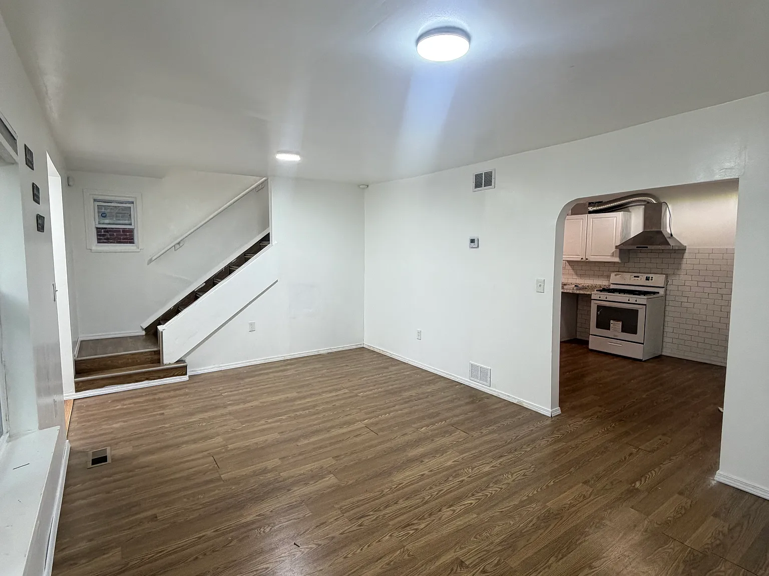 3 bed, 1.5 bath, 1314 sqft, $1,400 — Photo 2