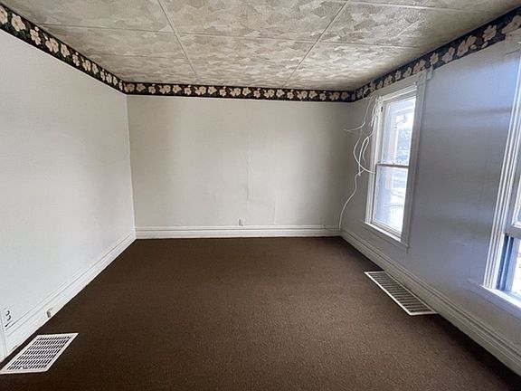 2nd image of 555 Flint St
