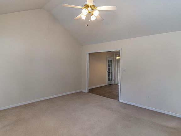 4th image of 409 Twin Creeks Dr