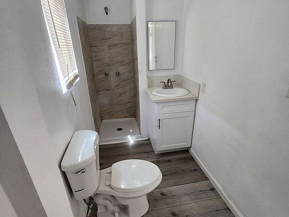5th image of 7716 California Ave #C