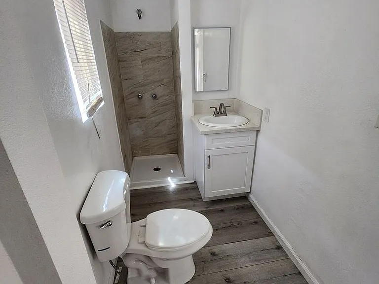 7716 California Ave — Photo 5