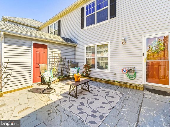 3rd image of 30 Caraway Ct
