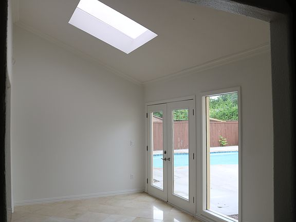 3rd image of 2101 Glen Forest Ln