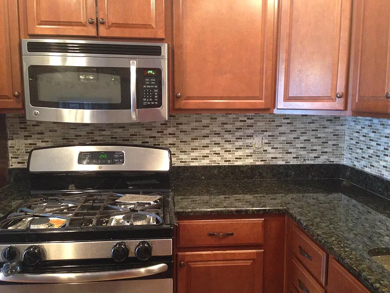 Kitchen / Gas Range Stove