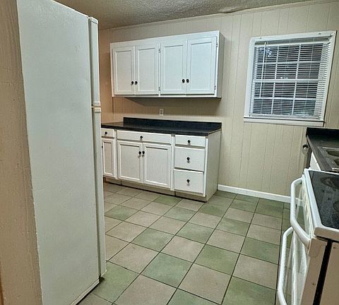 4th image of 1503 Chatham Ln