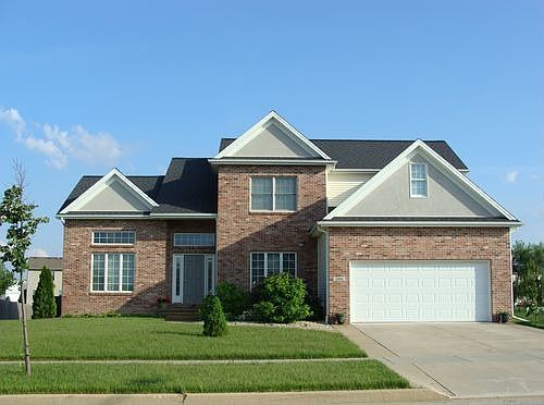 Well manicured large lot