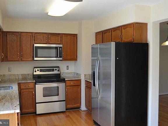 3rd image of 5455 New London Park Dr