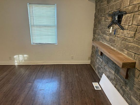 3rd image of 14 Thorn Locust Ln