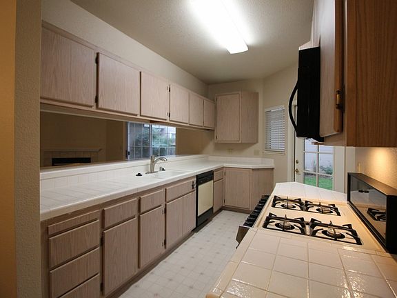 4th image of 4830 Courtland Ln