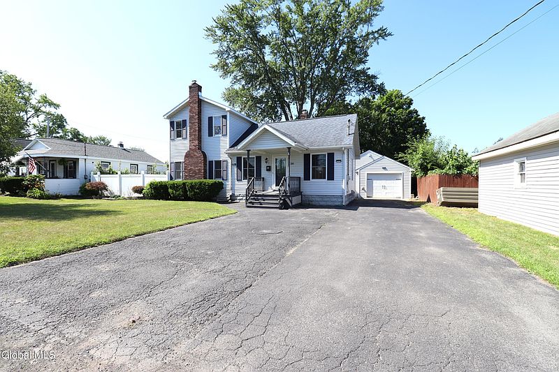 2nd image of 319 Melrose Street