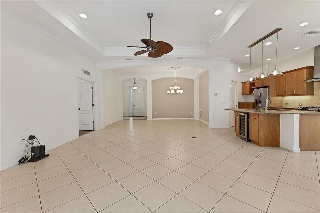 3 bed, 2.0 bath, 2148 sqft, $4,500 — Photo 3