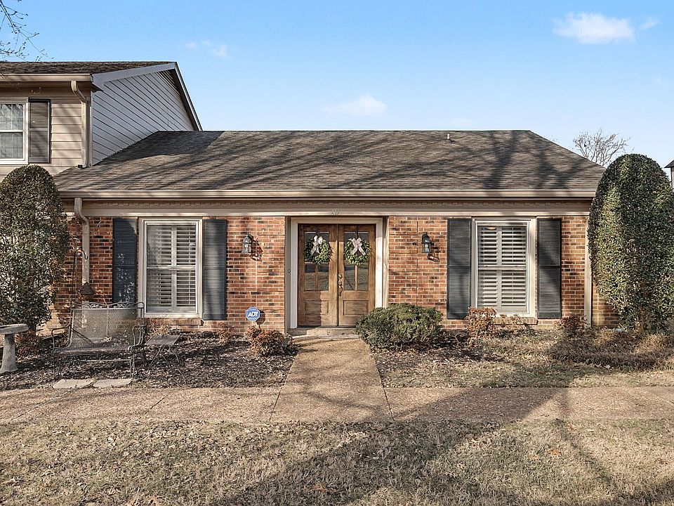 1st image of 215 Plantation Ct