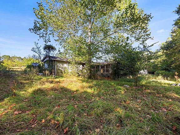 3rd image of 619 Brewer Rd