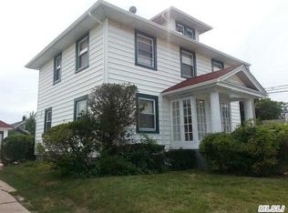 86 E Dean St, Freeport, NY 11520