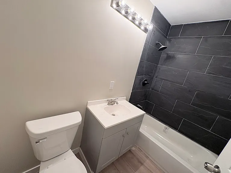 402 N Beville Ave — Photo 5