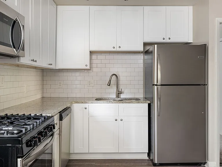Springdale Apartments — Photo 8