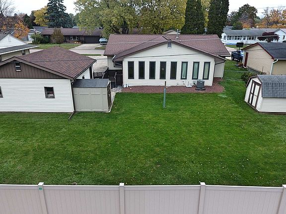 2nd image of 1607 Tamarack Ln