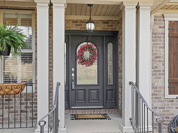 3rd image of 652 Mount Vernon Ln