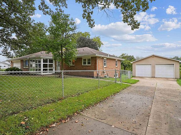2nd image of 1921 Brookside Dr