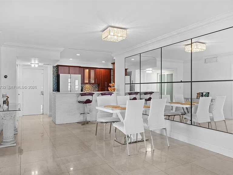 20100 W Country Club Dr #Penthouse 09 — Photo 5