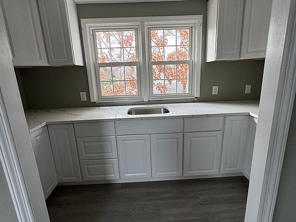 5th image of 24 Linhurst Pl Floor 2