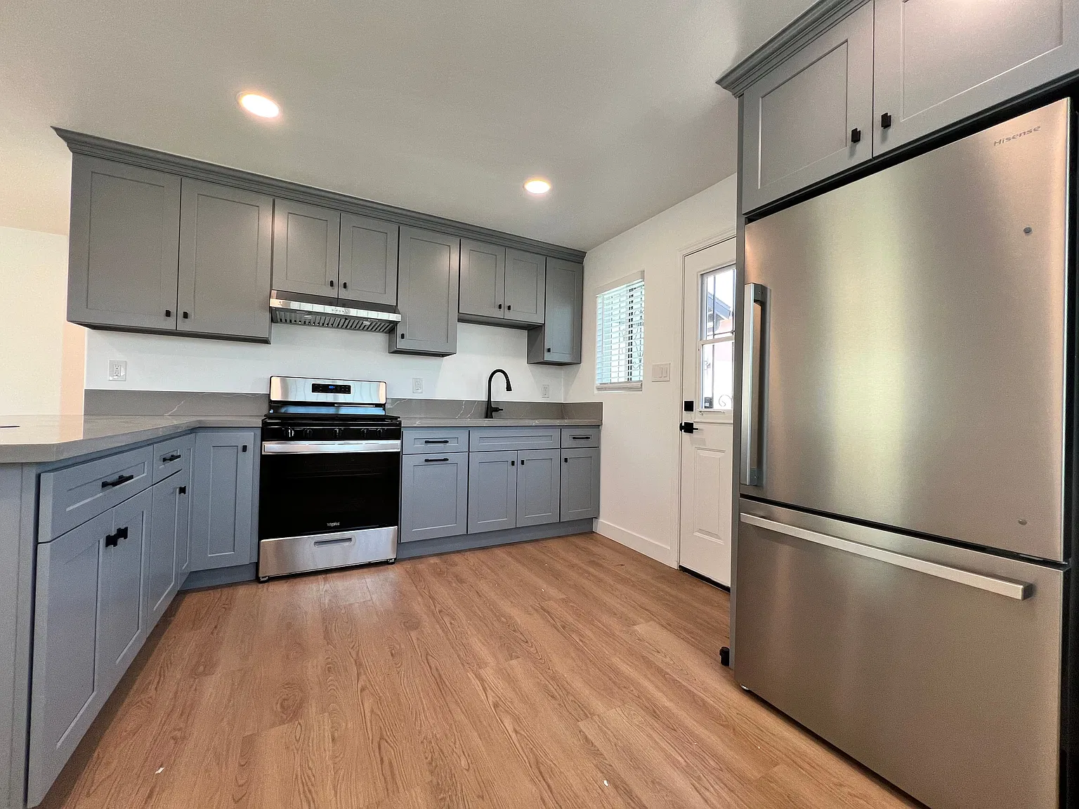 2 bed, 1.0 bath, 759 sqft, $2,975 — Photo 2