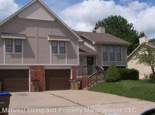 1118 Ridgeway Dr, Raymore, MO 64083