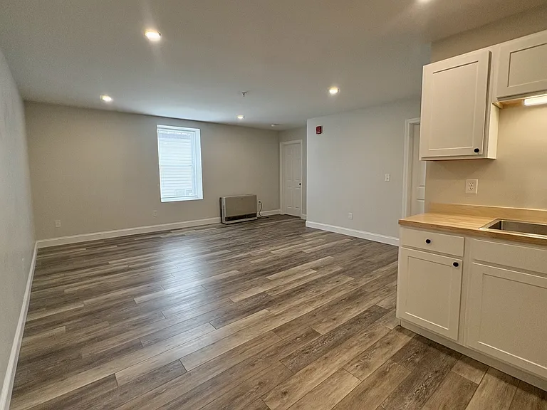 37 Cottage St #E — Photo 10