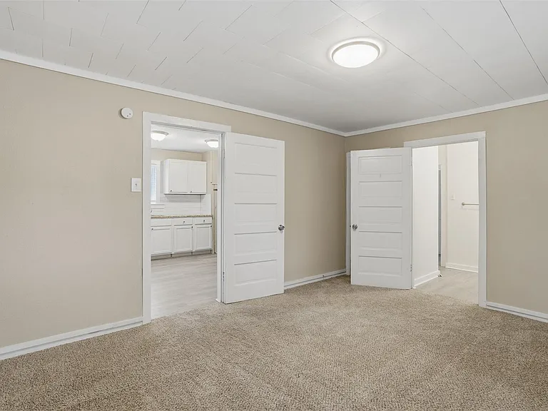 500 E Heron St — Photo 8