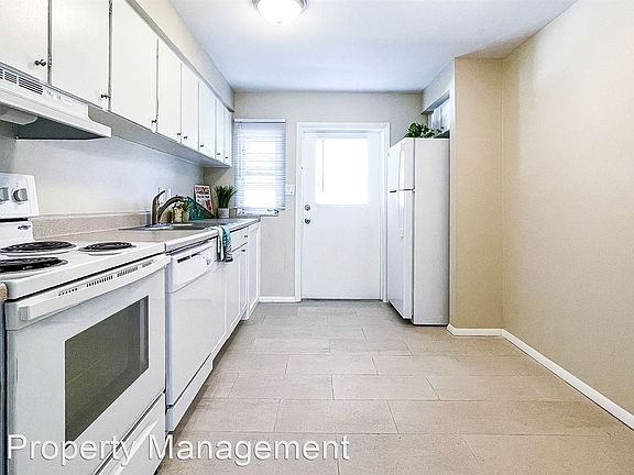 5th image of 3036C Fairway Ln