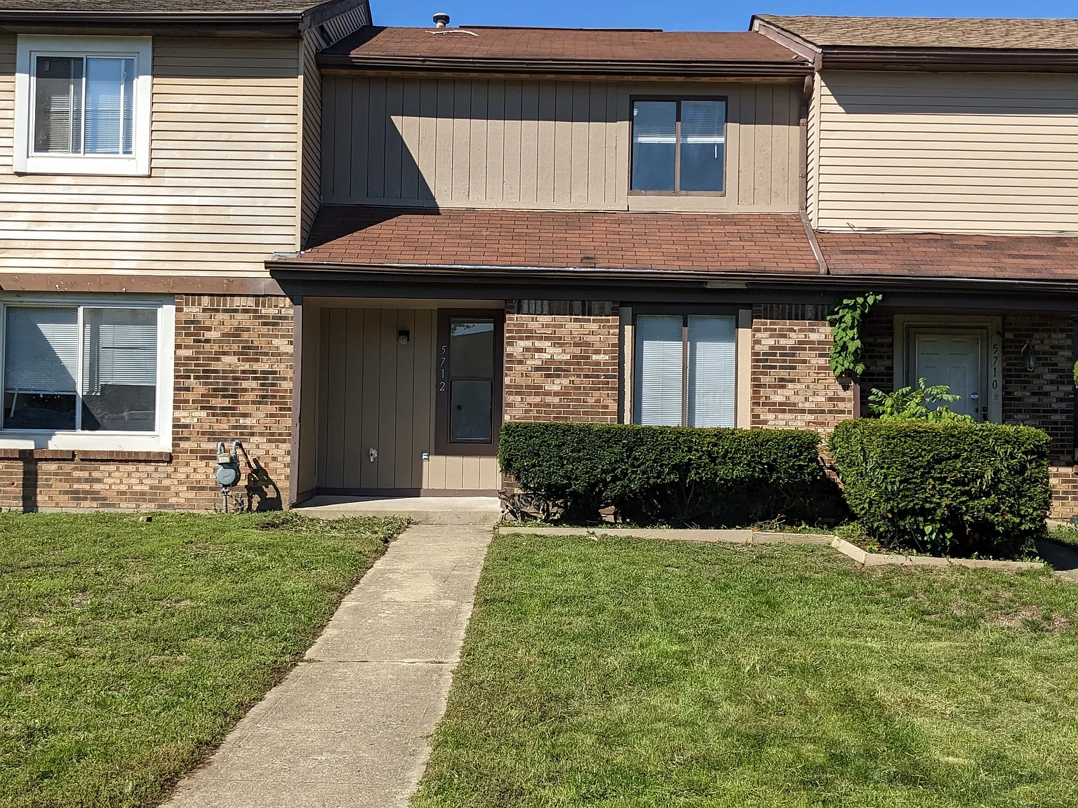 2 bed, 968 sqft, $1,400 — Photo 1