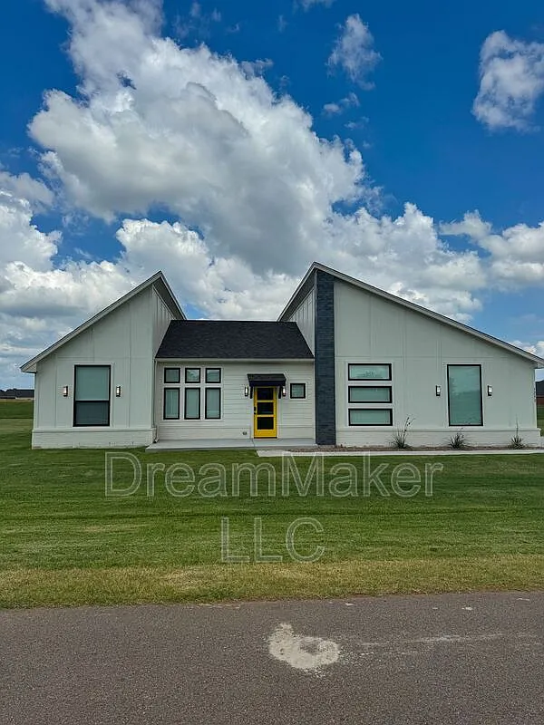 3 bed, 2.0 bath, 1640 sqft, $1,849 — Photo 1