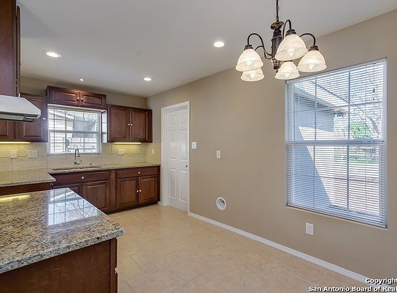 4th image of 227 Carmen Pl