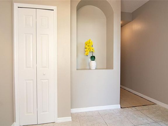 4th image of 4423 King Edward Dr