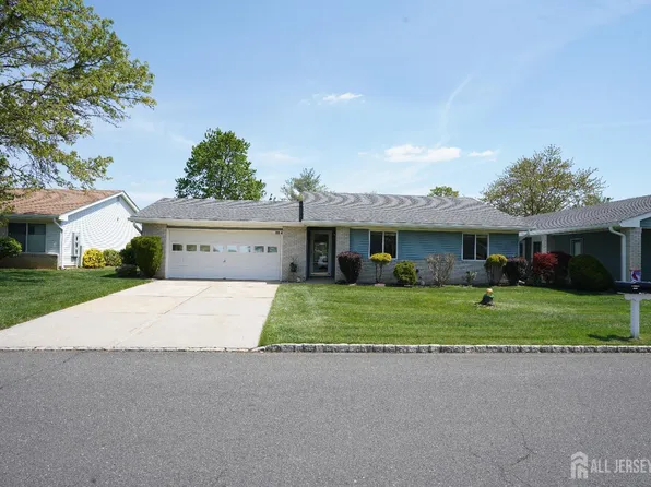 535 Ardmore Rd #A, Monroe Township, NJ 08831