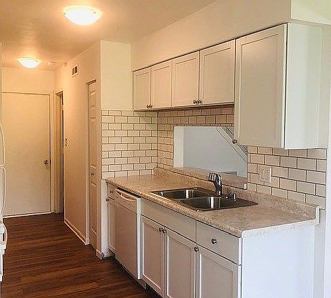 5th image of 597 East Ave