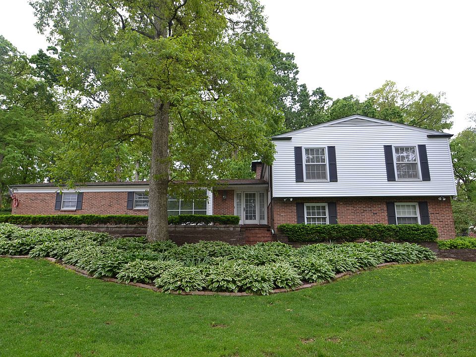 1st image of 27 Black Oak Dr