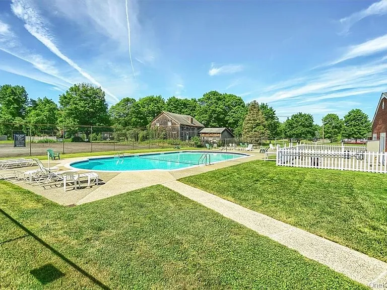 2 Goldsmith Ct — Photo 23