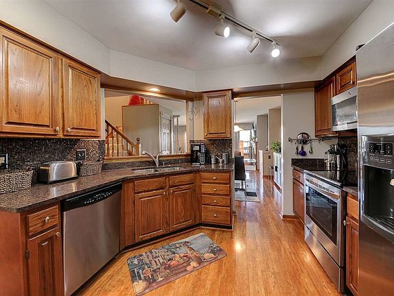 3rd image of 804 Highgate Dr