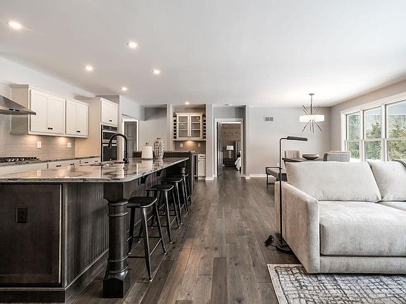 4th image of 4270 Ascott Ln #31