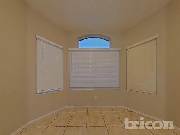 117 S 125th Ave — Photo 3