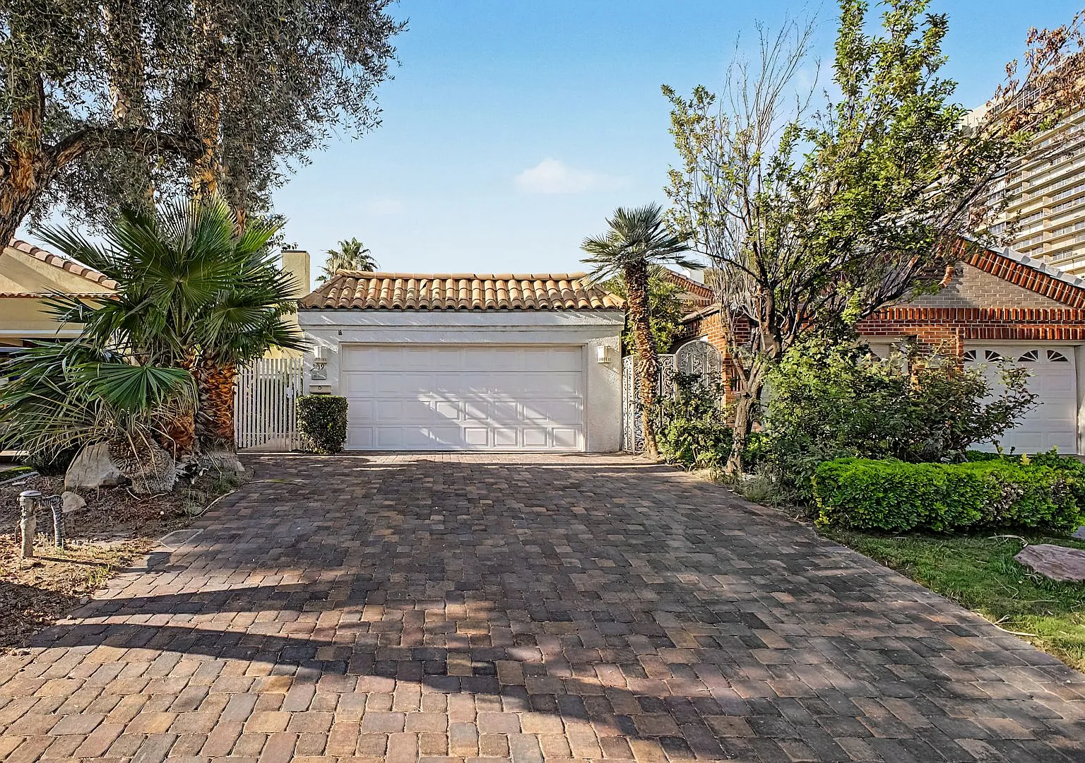 Las Vegas Country Club Home on the Golf Course with Pool! — Photo 2