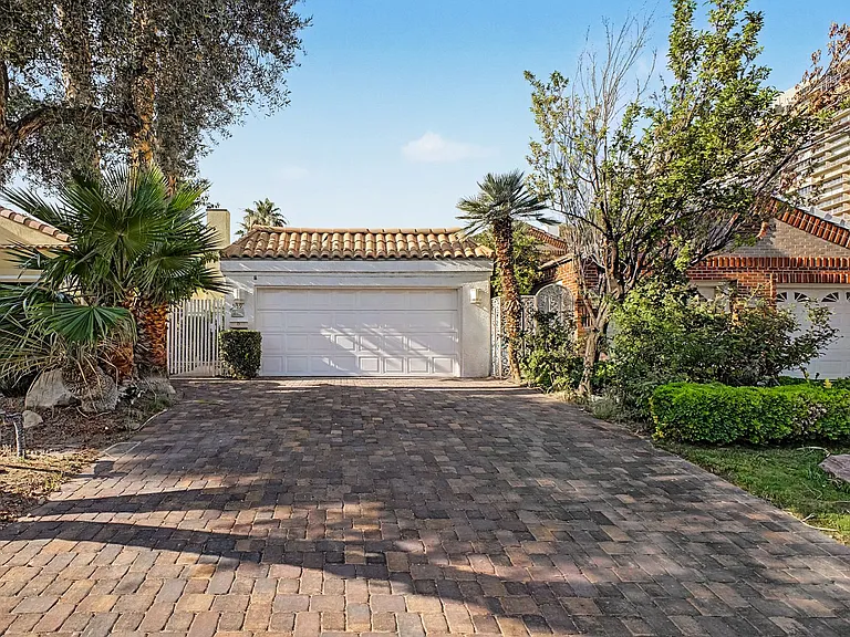 3159 Bel Air Dr — Photo 1