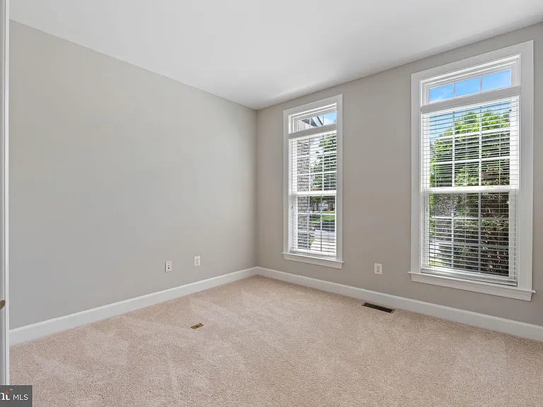 15436 Symondsbury Way — Photo 43