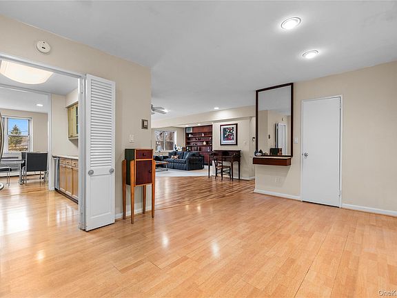 3rd image of 25 Chapel Place #2L