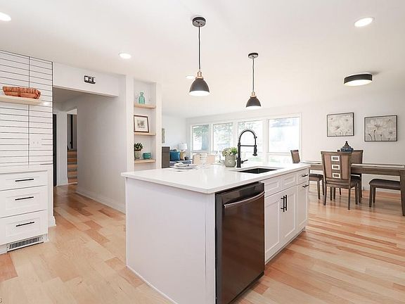 4th image of 22435 Berry Dr