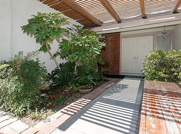 2nd image of 1337 Calle De Oro
