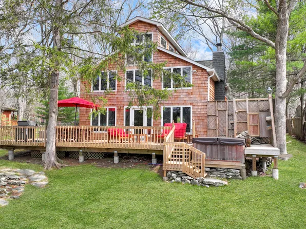 120 Pine Ter, Milford, PA 18337