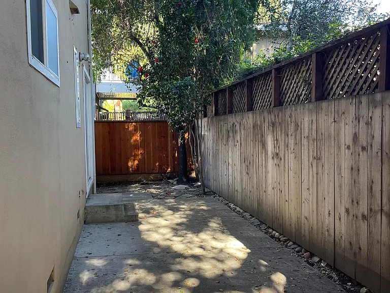 723 Menlo Ave #3 — Photo 7